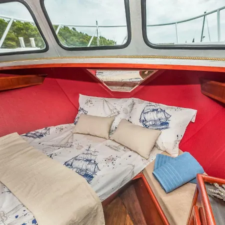 Santa Lucia By Interhome * Koromacno
